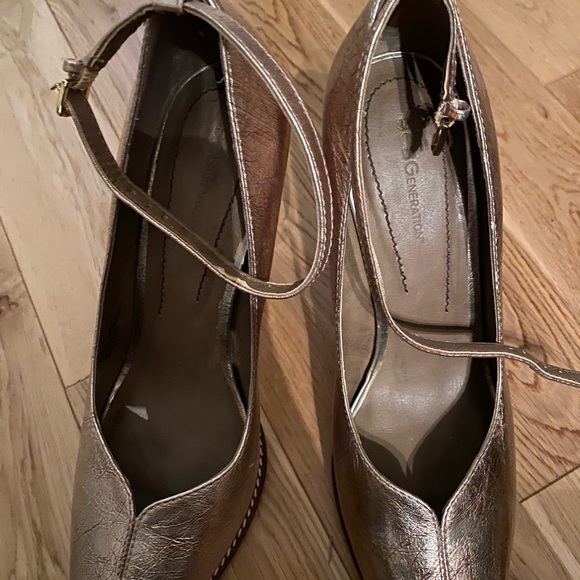 BCBG metallic peep toe heels  with ankle strap . Size 8.5 - Picture 8 of 8